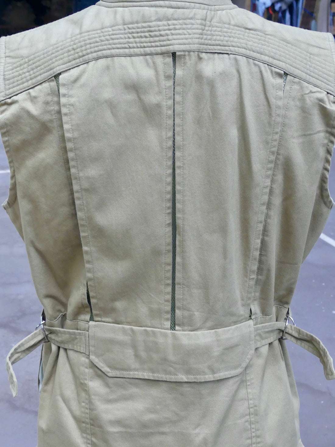 unisex light tan fishing vest with pockets medium