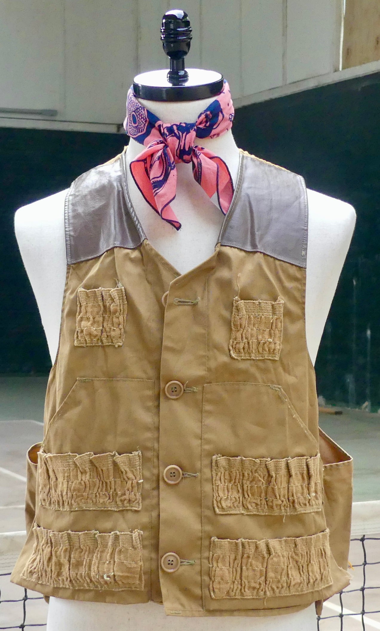 canvas shooting vest size small tan color all cotton