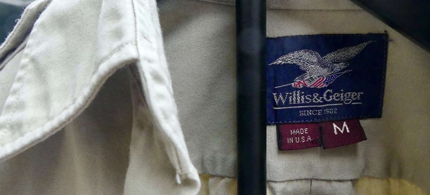 Close-up of a beige jacket with a Willis & Geiger label on a dark background size medium
