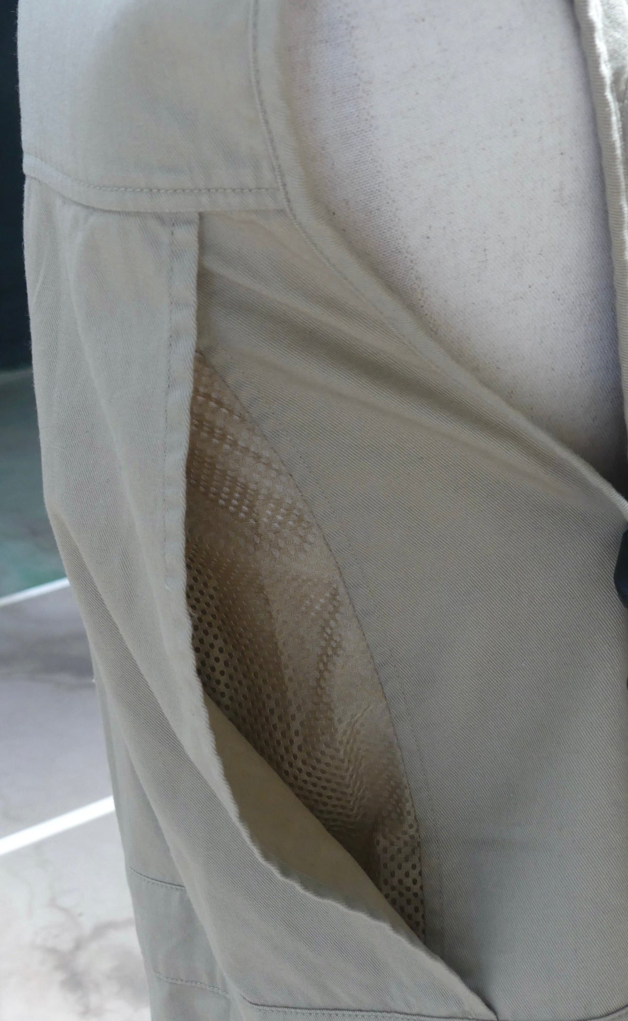 Khaki field shooting vests XL close up image of Beretta vest