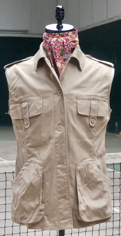 size 10 women's safari vest in khaki roomy pockets