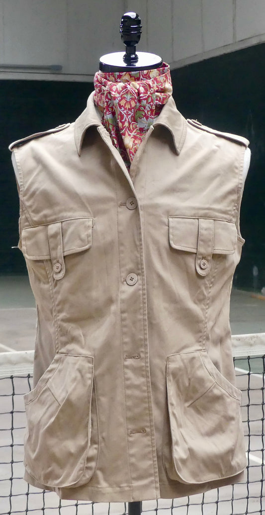 size 10 women's safari vest in khaki roomy pockets