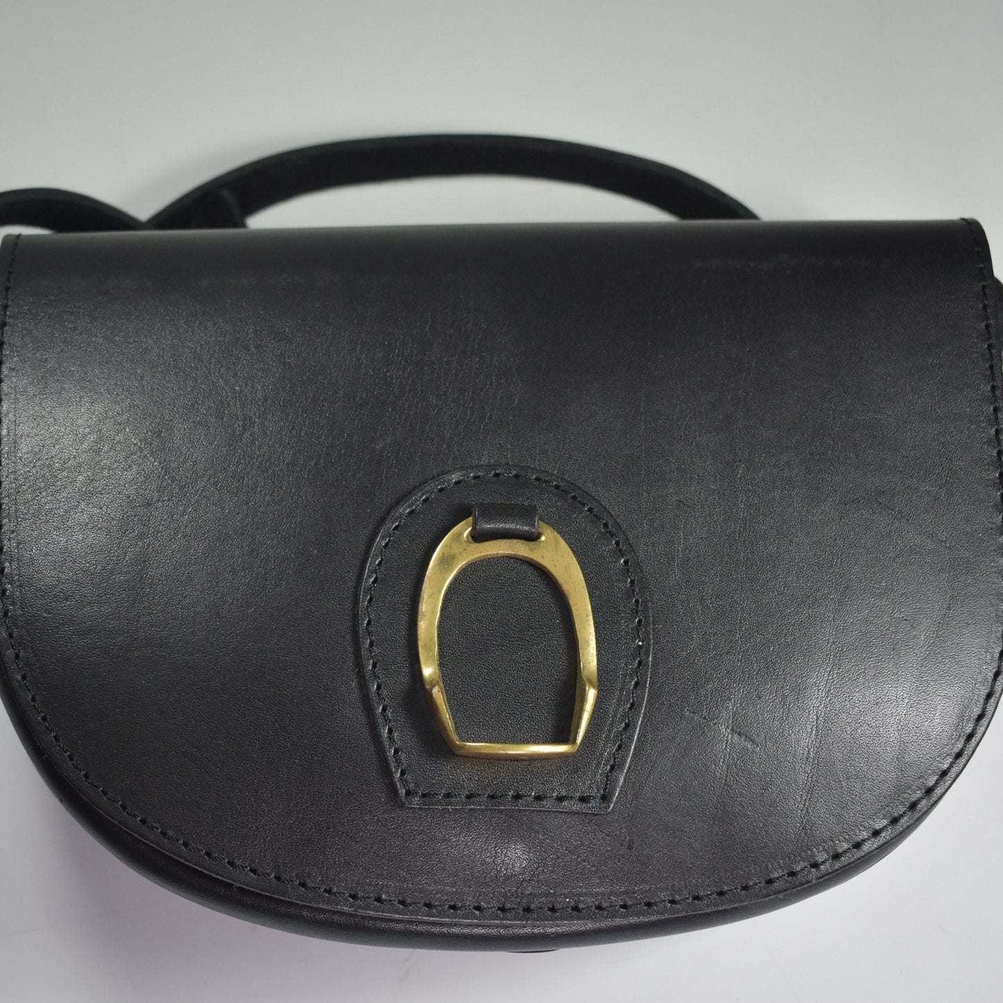 black equestrian styel peather purse